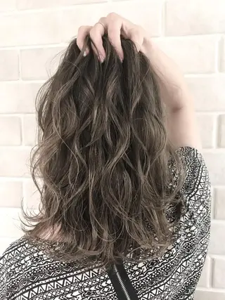 ミディアム ウサミ マイのヘアスタイル