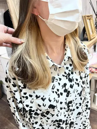 セミロング ダブルカラー　/ インナーカラーMiiのヘアスタイル