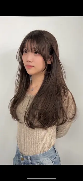 ロング レイヤー透明感カラー AIKAのヘアスタイル
