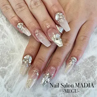 ネイル MADIA藤沢所属・MADIA MEGUのネイルデザイン