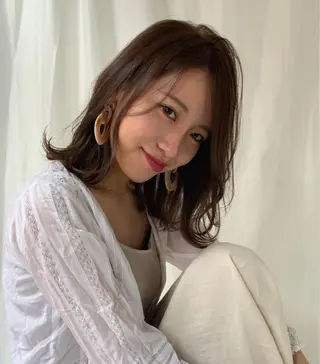 ミディアム カラー 中村 玲のヘアスタイル