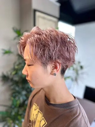 カラー メンズ arika オケシ　リョウダイのヘアスタイル