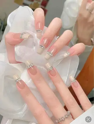 シン アモンのネイルデザイン