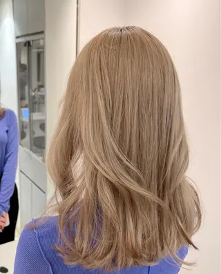 セミロング カラー 李 文のヘアスタイル