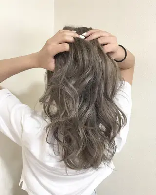 セミロング ヤマグチ ヒカルのヘアスタイル