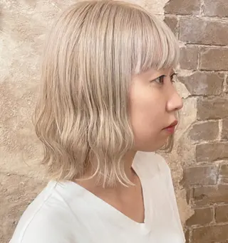 ミディアム カラー ブリーチ、パーマ 西部笑のヘアスタイル
