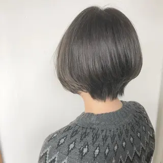 ショート カラー ture by gladのヘアスタイル