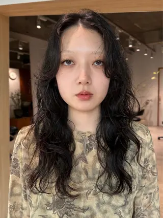 ロング パーマ AR.MARA hair  studio所属・ウェーブパーマ サトウヒカルのヘアスタイル