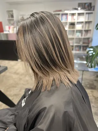 ミディアム KOMUKAI MIYUのヘアスタイル