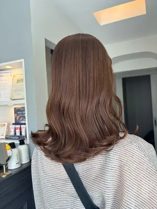 ミディアム カラー 栗林 茉那のヘアスタイル