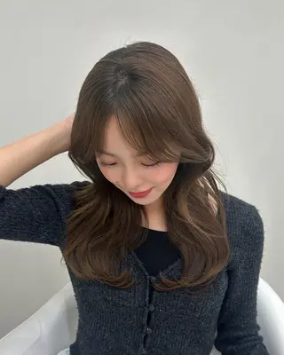 ミディアム Aura所属・丸山 心 / 艶カラーのヘアスタイル