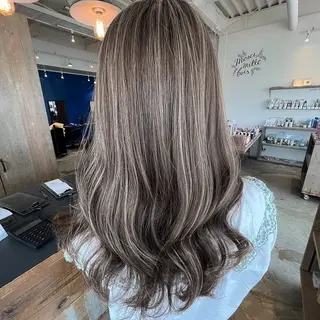 ロング カラー 岸下 理緒のヘアスタイル