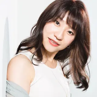 ミディアム カラー シェアハピ ヤマモトのヘアスタイル