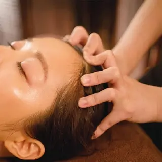 整体エステ　NEW ME所属・深層リンパオイル/小 顔とドライヘッドスパのエステ・リラクイメージ