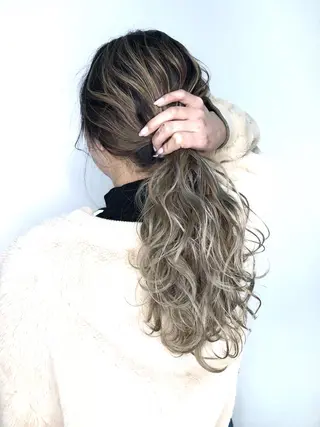 ロング カラー 服部 樹季のヘアスタイル