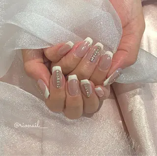 ネイル 𝘙𝘪𝘰𝘯𝘢 ...🕯🤍のネイルデザイン