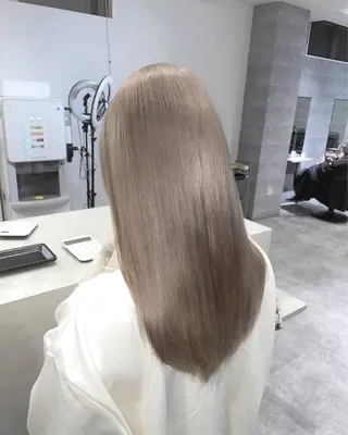 セミロング カラー _WHITE難波店【アンダーバーホワイト】所属・鬼塚脇 一輝のヘアスタイル