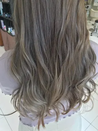 ロング カラー 保子 祐里香のヘアスタイル