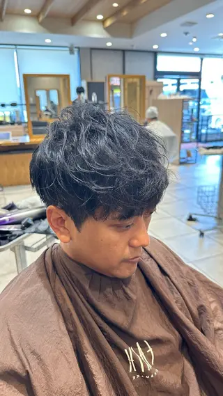 ショート メンズ メンズ特化　パーマ メッシュハイライトのヘアスタイル