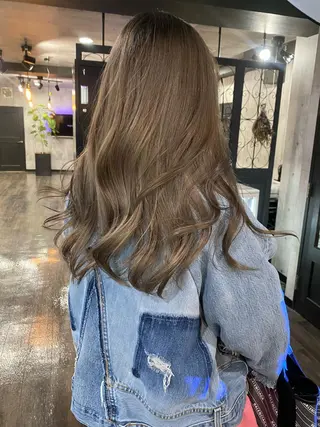 ロング Mika XELVEのヘアスタイル