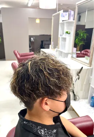 ショート カラー パーマ メンズ KEN 🌟のヘアスタイル