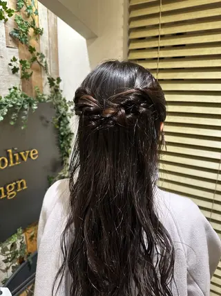 ロング ヘアアレンジ 岡本 葵のヘアスタイル