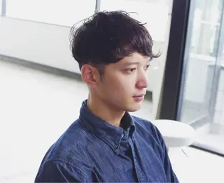 ショート ミディアム パーマ メンズ クセ毛お悩みの方 四宮桂佑のヘアスタイル