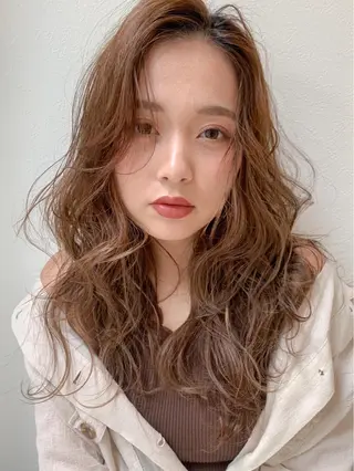 ロング AKANE 【zina新宿】のヘアスタイル