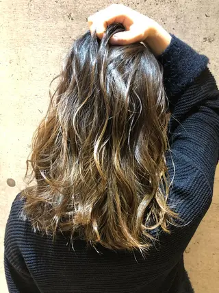 ミディアム カラー 久保 敏之のヘアスタイル