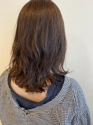 ミディアム パーマ salowin渋谷kitaya park前所属・RIKA韓国ヘア/く びれヘア/上品カラーのヘアスタイル