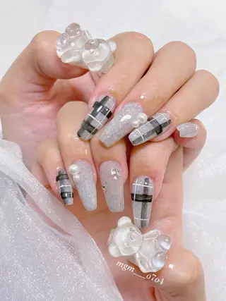 MoON...❤︎ MeGuのネイルデザイン