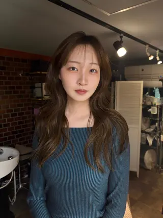 ロング カラー Gigi 代々木所属・りこ 🐈‍⬛韓国艶カラーのヘアスタイル