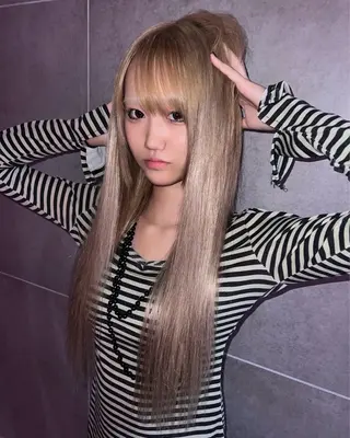 ロング AIRA/ブリーチ ‪/透明感カラーのヘアスタイル