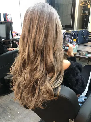 セミロング LANI OOSAKAのヘアスタイル