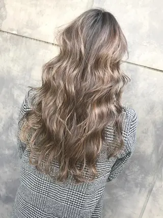 セミロング カラー TOMOYAレイヤー ブリーチ縮毛矯正のヘアスタイル