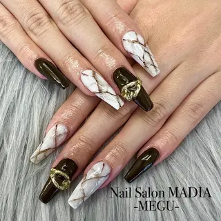 ネイル MADIA藤沢所属・MADIA MEGUのネイルデザイン