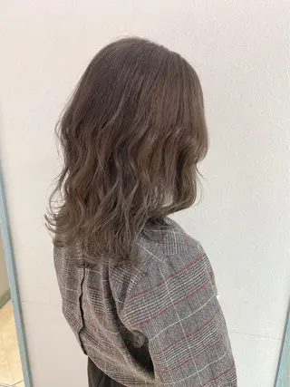 ミディアム カラー 栗原 瑠世のヘアスタイル