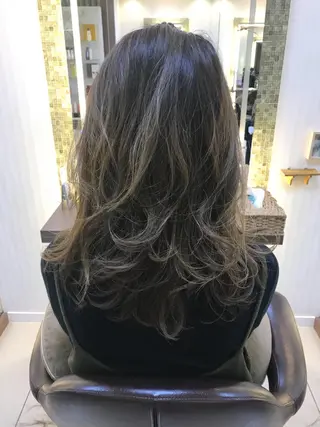 ミディアム ill【イル】天神西通り店所属・髪質改善縮毛矯正/暖 色カラー/ウエダカナのヘアスタイル