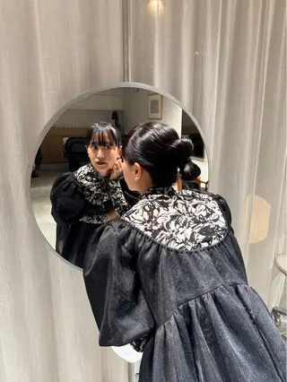 ロング カラー ヘアアレンジ newi remi🖤のヘアスタイル