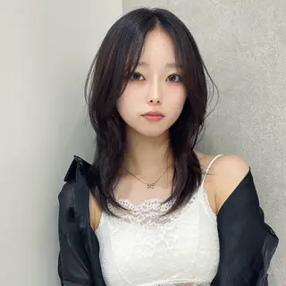 セミロング ハッシュカット🖤 レイヤー/透けカラーのヘアスタイル