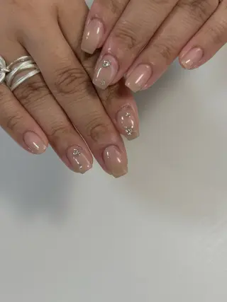 ミディアム alumu所属・柳瀬 亜未のネイルデザイン