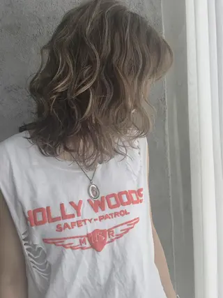 ミディアム カラー EMANON天神所属・Hitomi Ezakiのヘアスタイル