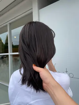 セミロング efesto所属・efesto大槻 由菜のヘアスタイル