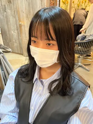 セミロング カラー 三品 早妃のヘアスタイル