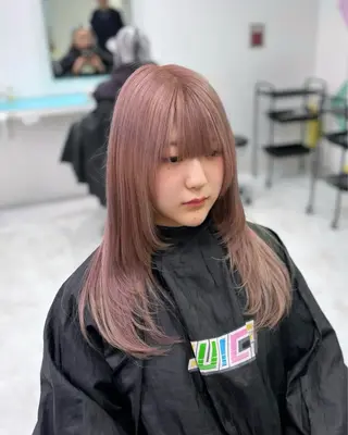 ロング カラー 🩵色落ち可愛い 寒色カラー🩵のヘアスタイル