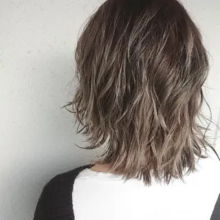 ミディアム カラー yoshi （髙橋）のヘアスタイル