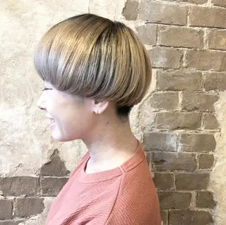 ショート カラー ブリーチ、パーマ 西部笑のヘアスタイル