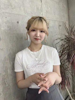 ロング 鈴木瑛里／ブロンド ベージュ／男女のヘアスタイル