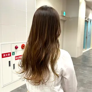ロング 大阪ウルフカット 🐺デザインカラーのヘアスタイル