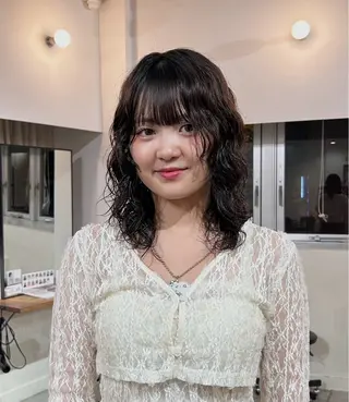 セミロング ダメージレスのパーマ 縮毛ブリーチMICOのヘアスタイル